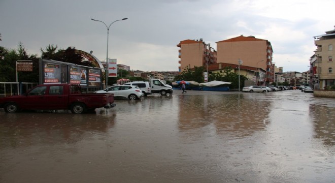 Oltu’da dolu yağışı etkili oldu 